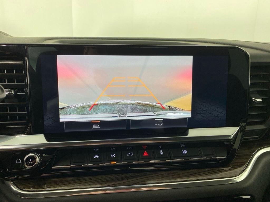Used 2024 Summit White GMC Elevation image 18