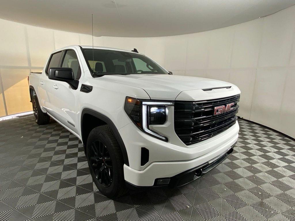 Used 2024 Summit White GMC Elevation image 20