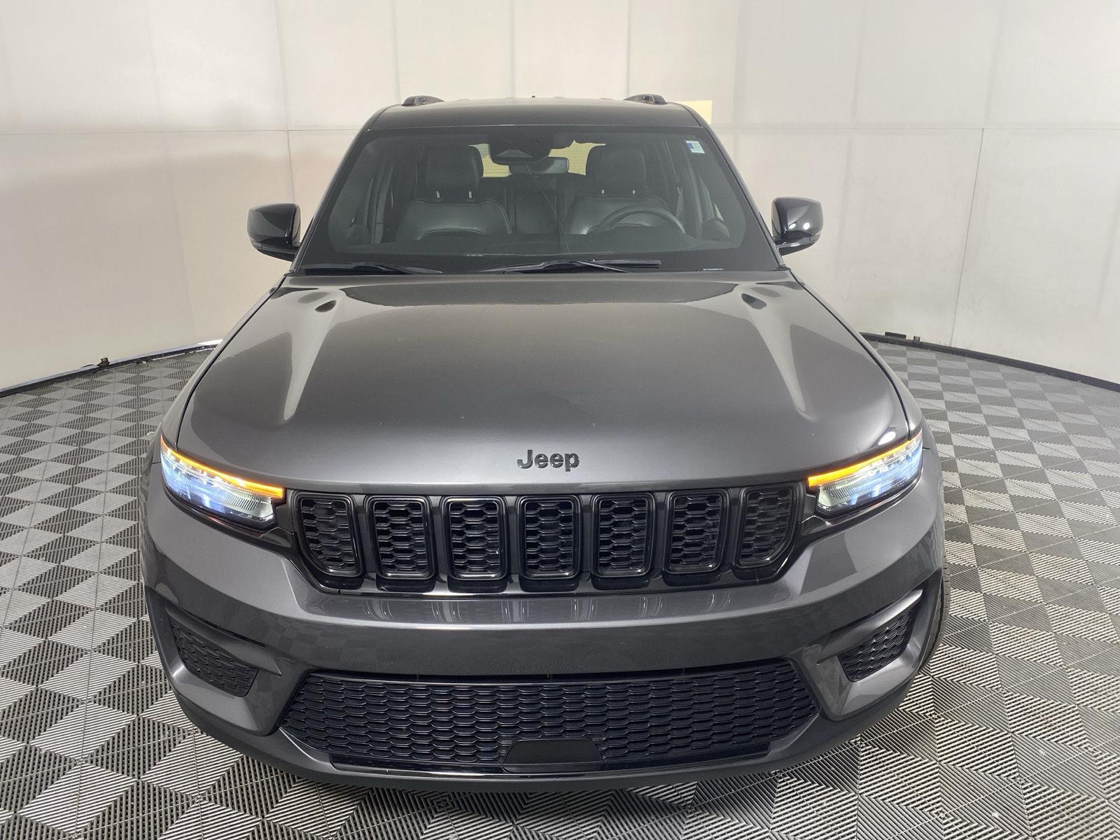 Used 2024 Baltic Gray Metallic Clearcoat Jeep Altitude image 8