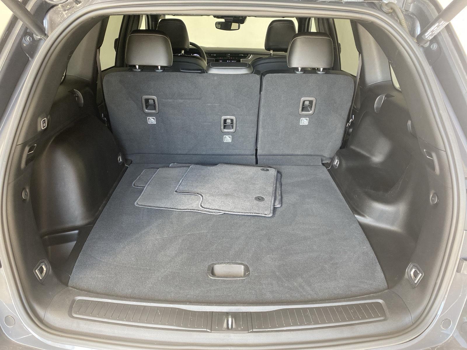 Used 2024 Baltic Gray Metallic Clearcoat Jeep Altitude image 19