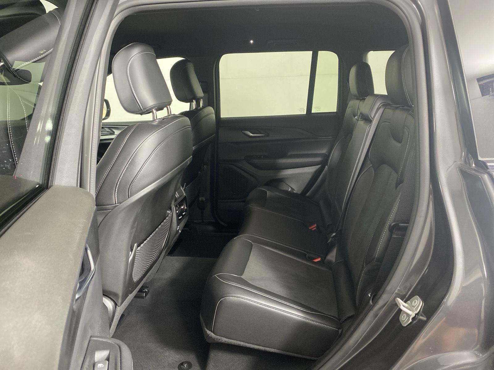 Used 2024 Baltic Gray Metallic Clearcoat Jeep Altitude image 10