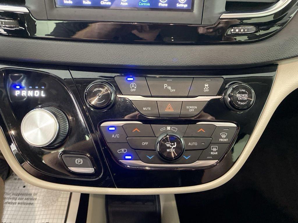 Used 2020 Crystal Metallic Chrysler Touring L image 4