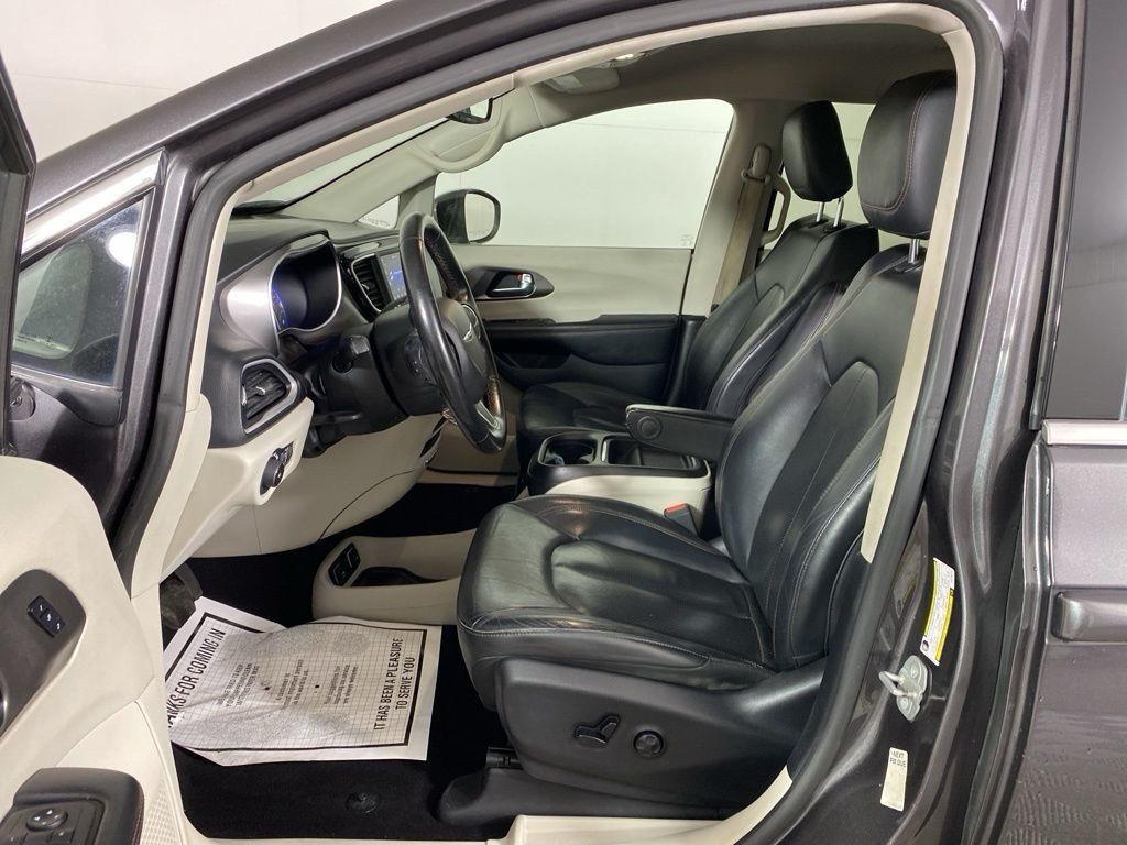 Used 2020 Crystal Metallic Chrysler Touring L image 18