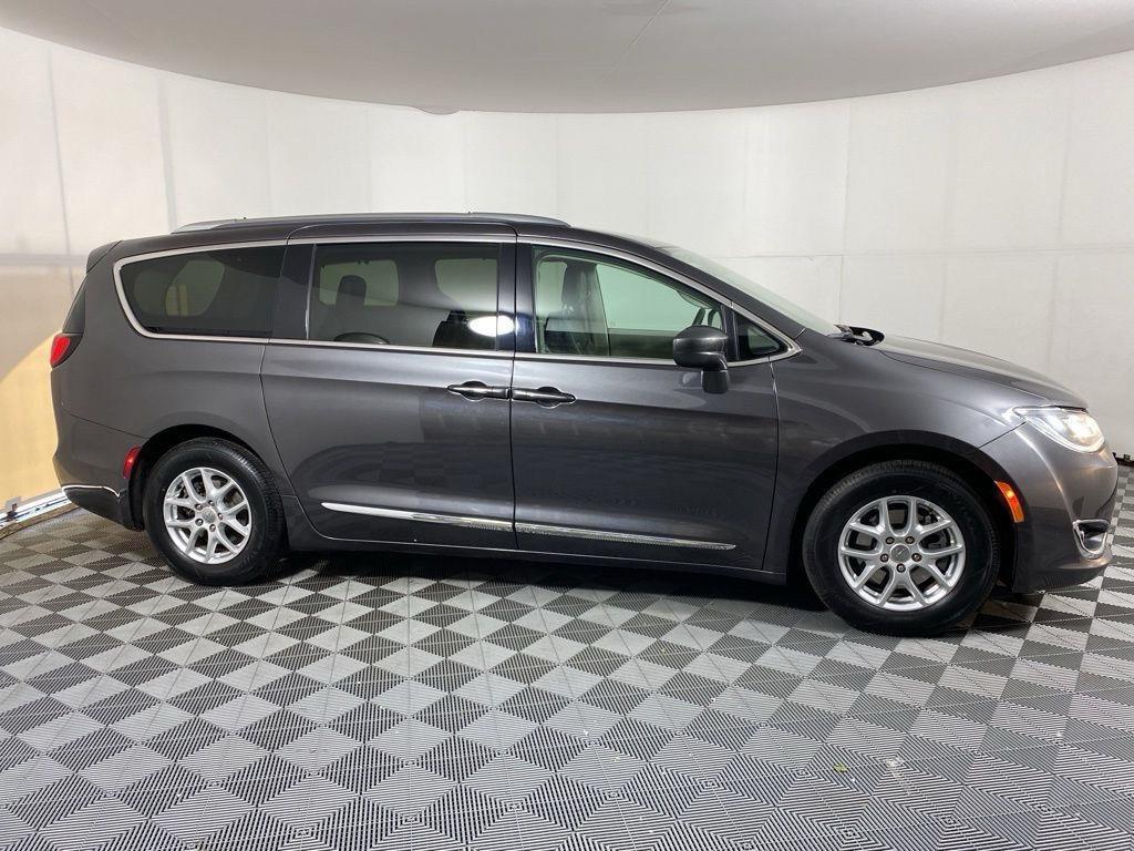 Used 2020 Crystal Metallic Chrysler Touring L image 21