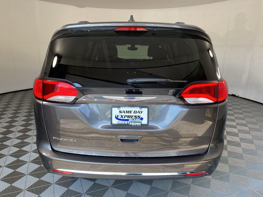 Used 2020 Crystal Metallic Chrysler Touring L image 22
