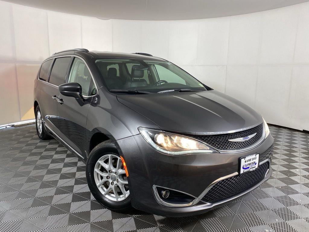 Used 2020 Crystal Metallic Chrysler Touring L image 28