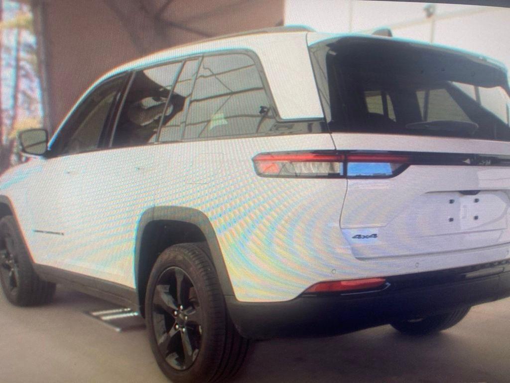 Used 2023 Bright White Clearcoat Jeep Limited image 3