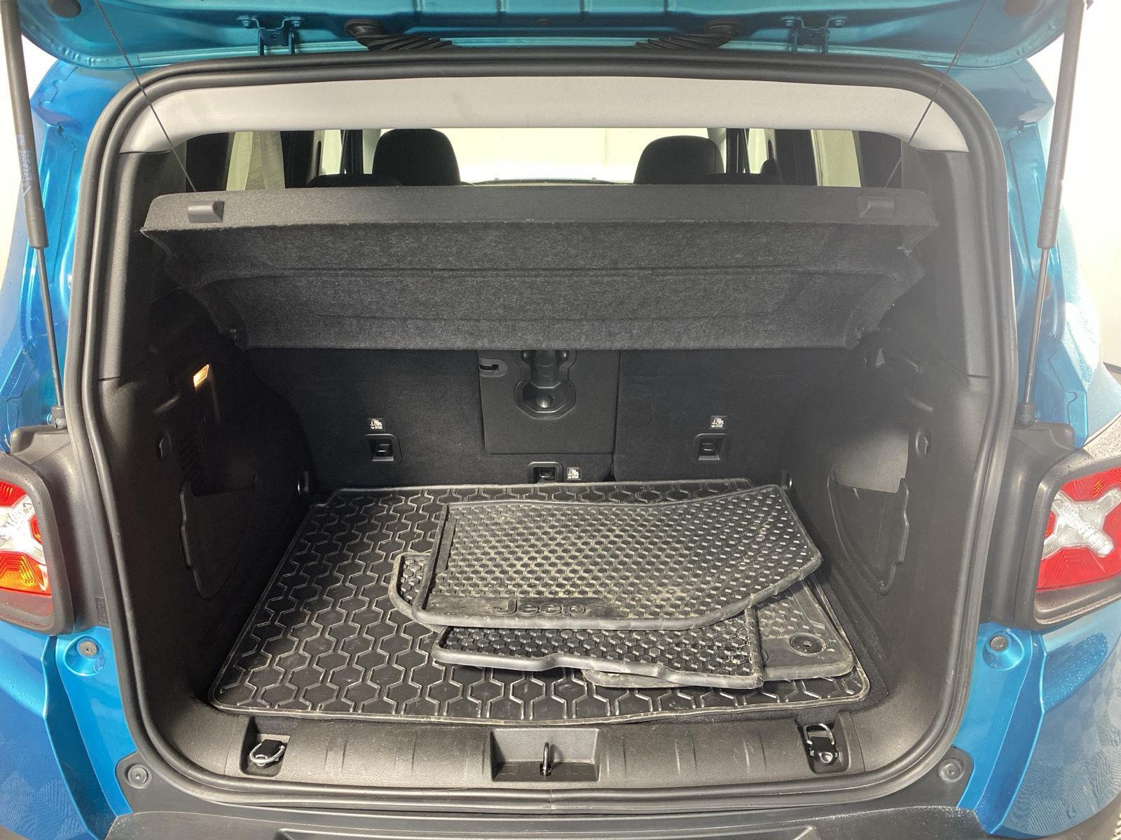 Used 2021 Bikini Metallic Clearcoat Jeep Latitude image 14