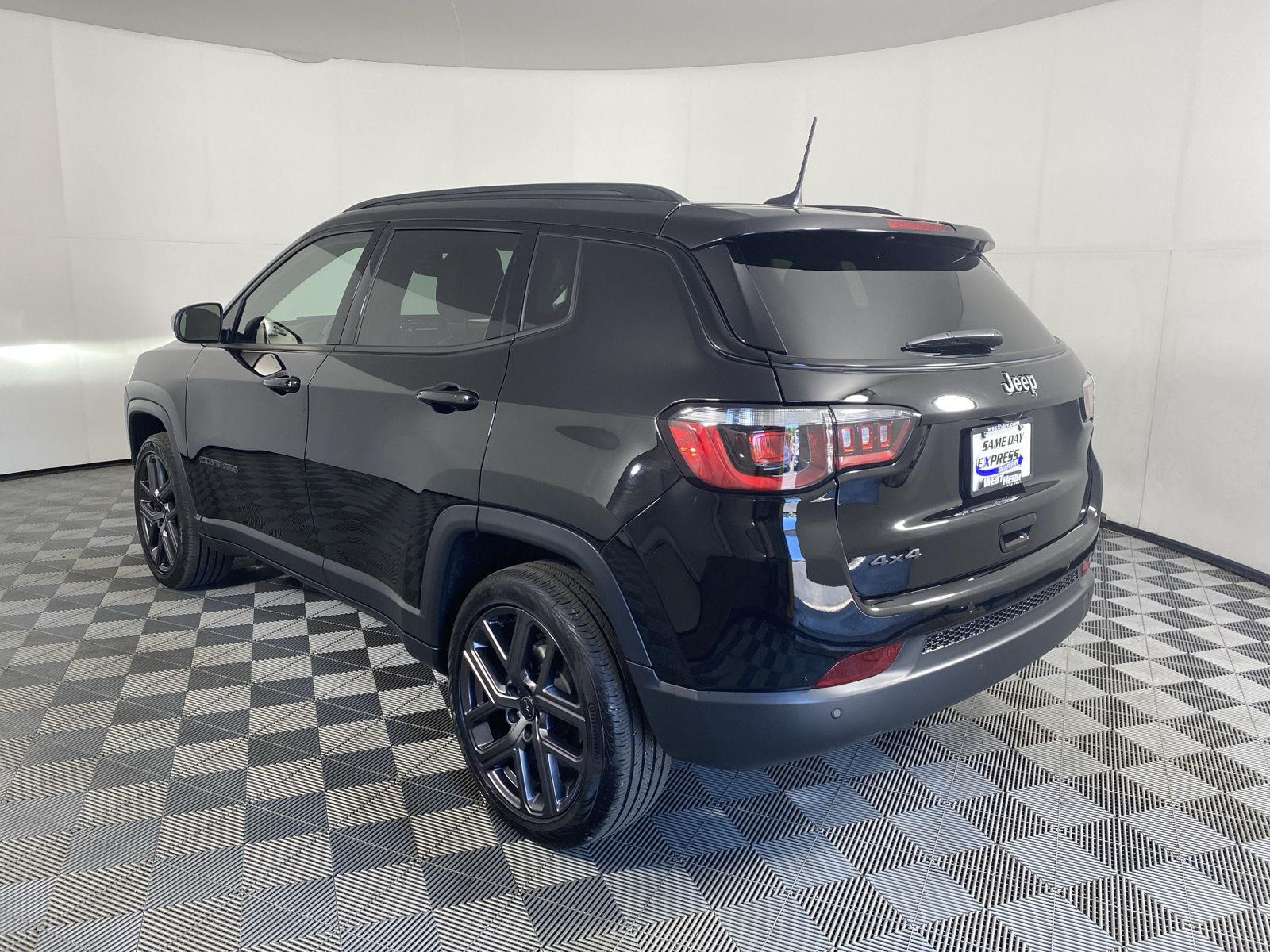 Used 2026 Diamond Black Crystal Pearlcoa Jeep Limited image 5