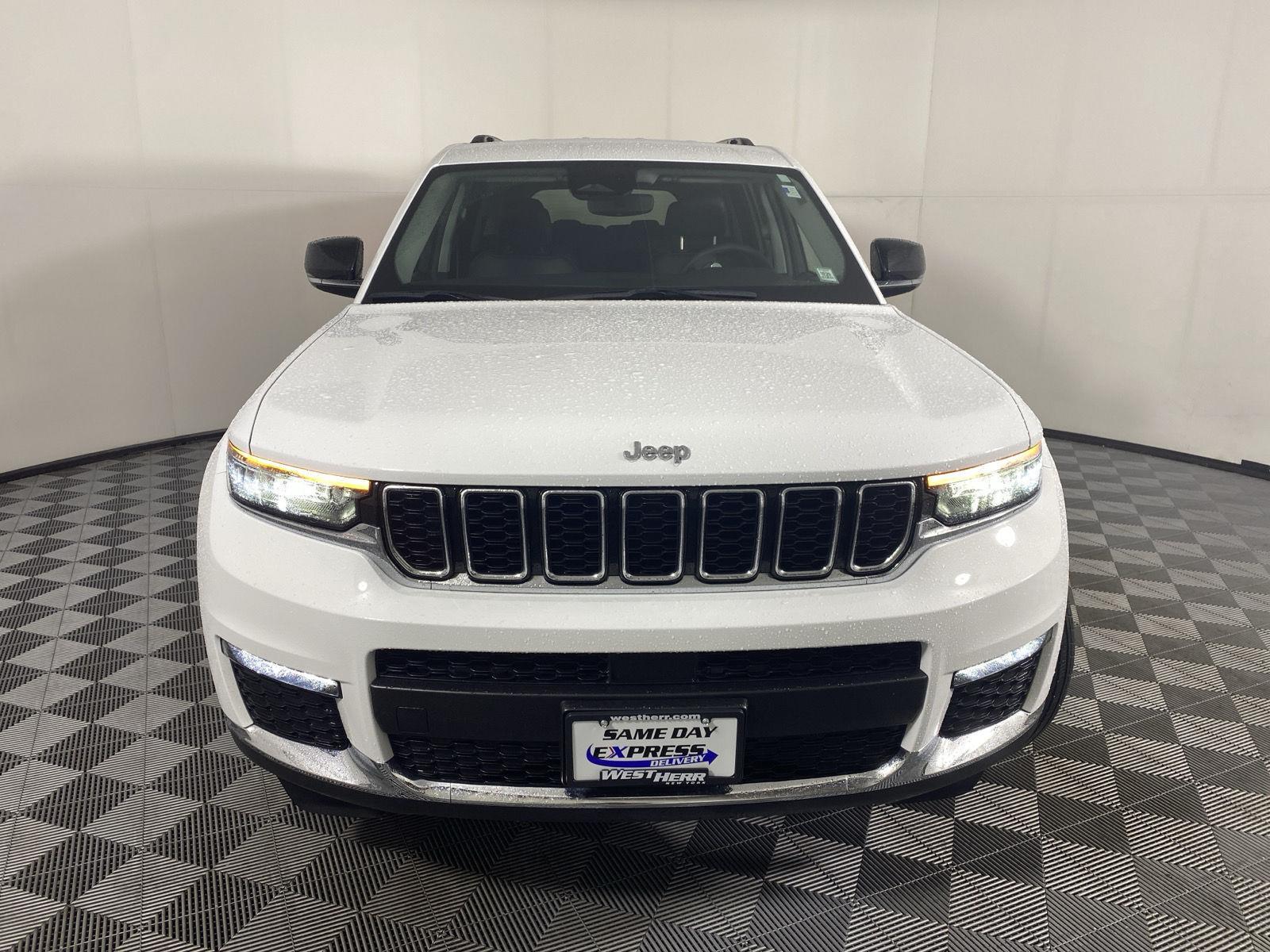 Used 2023  Jeep Limited image 2