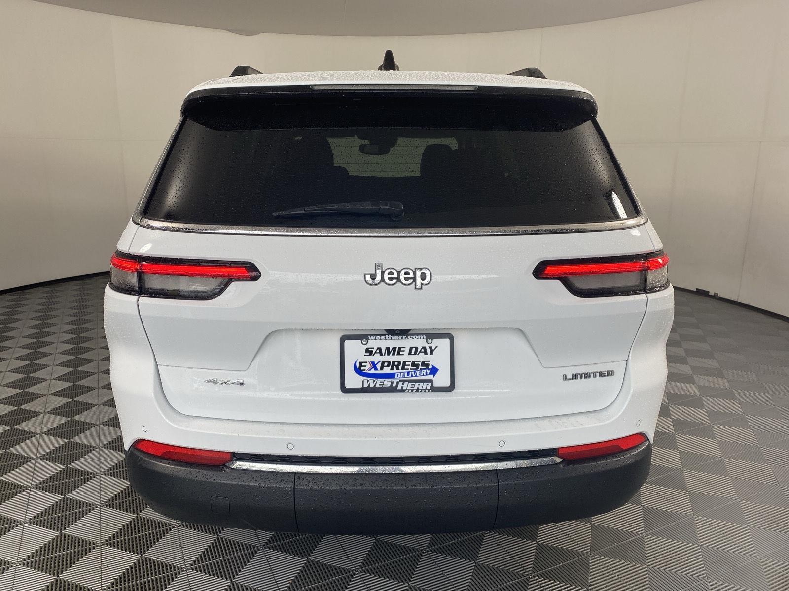 Used 2023  Jeep Limited image 6