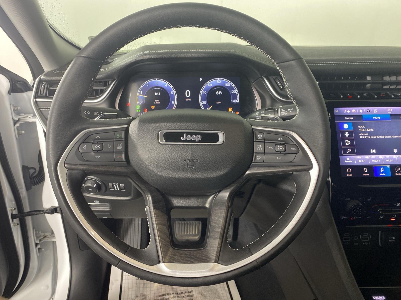 Used 2023  Jeep Limited image 14