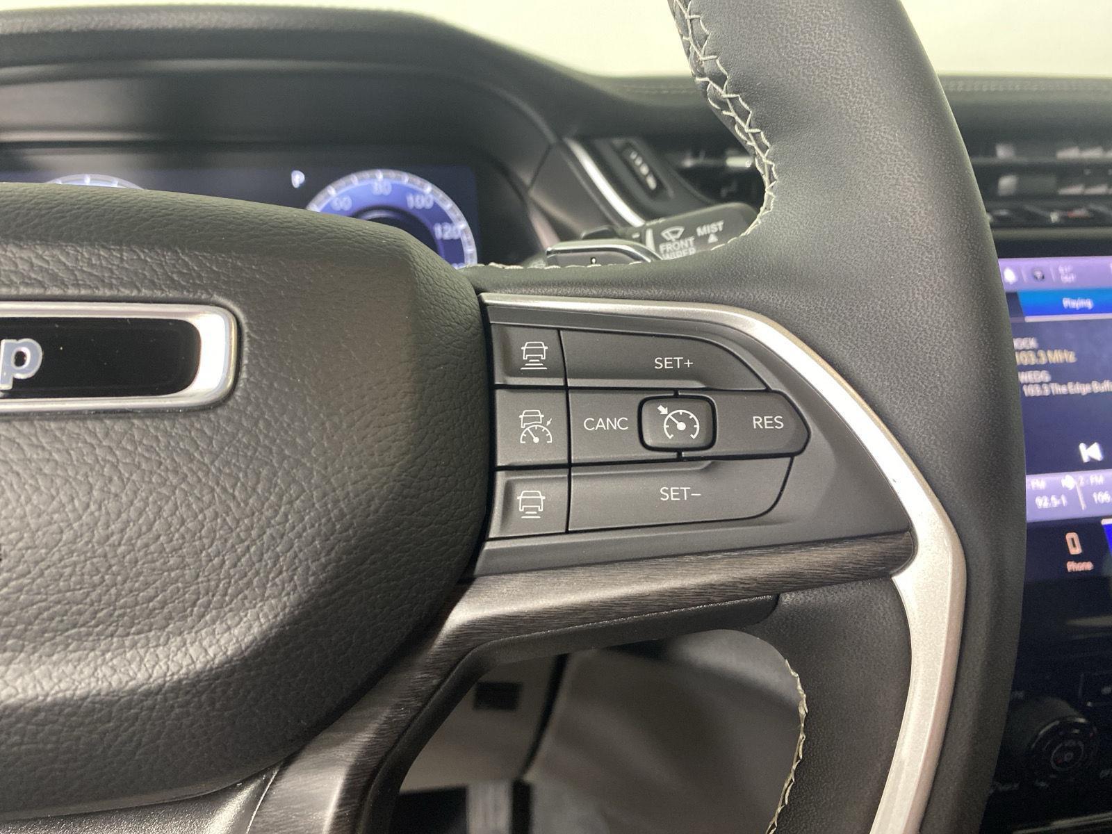 Used 2023  Jeep Limited image 16