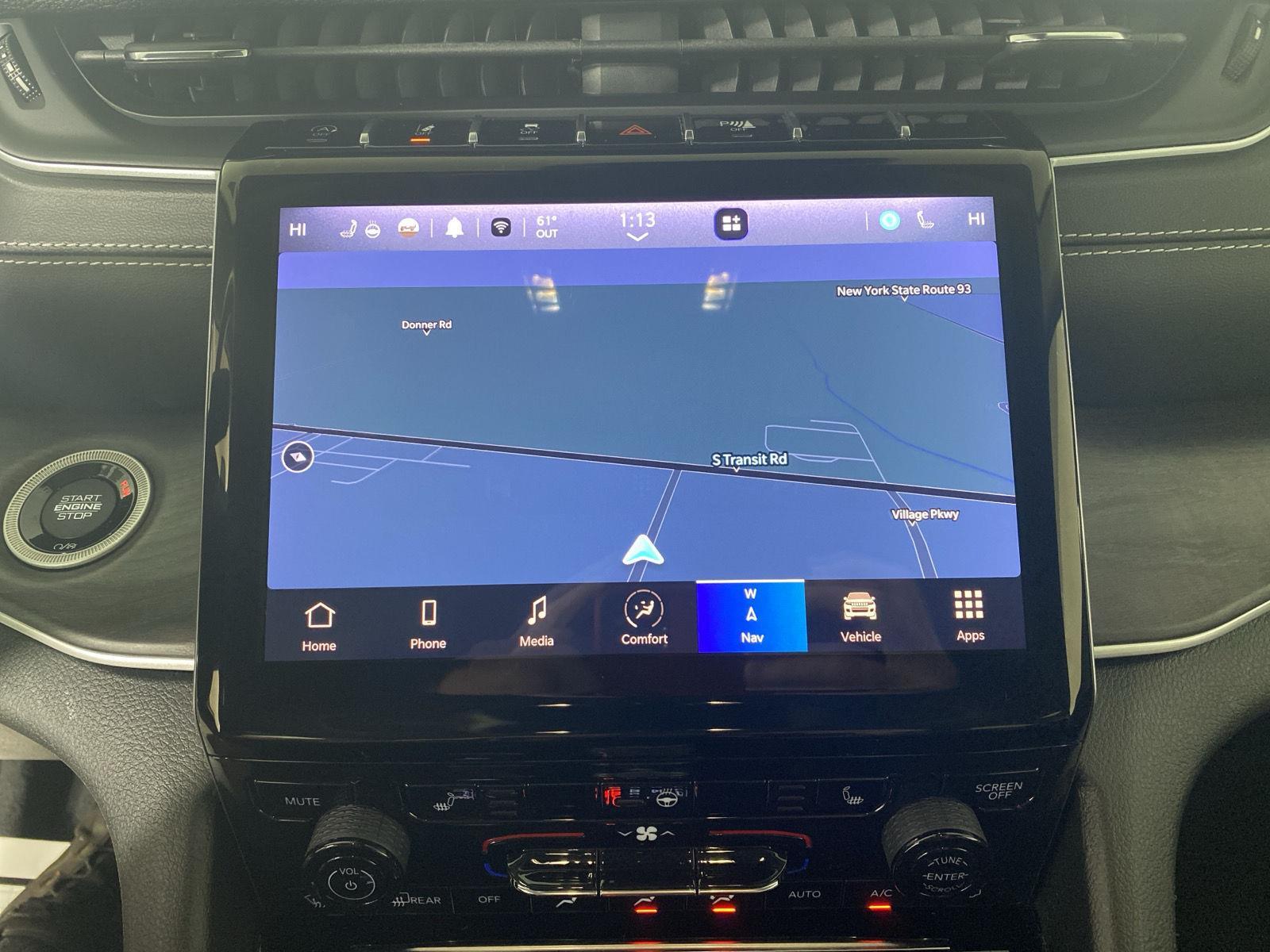 Used 2023  Jeep Limited image 20