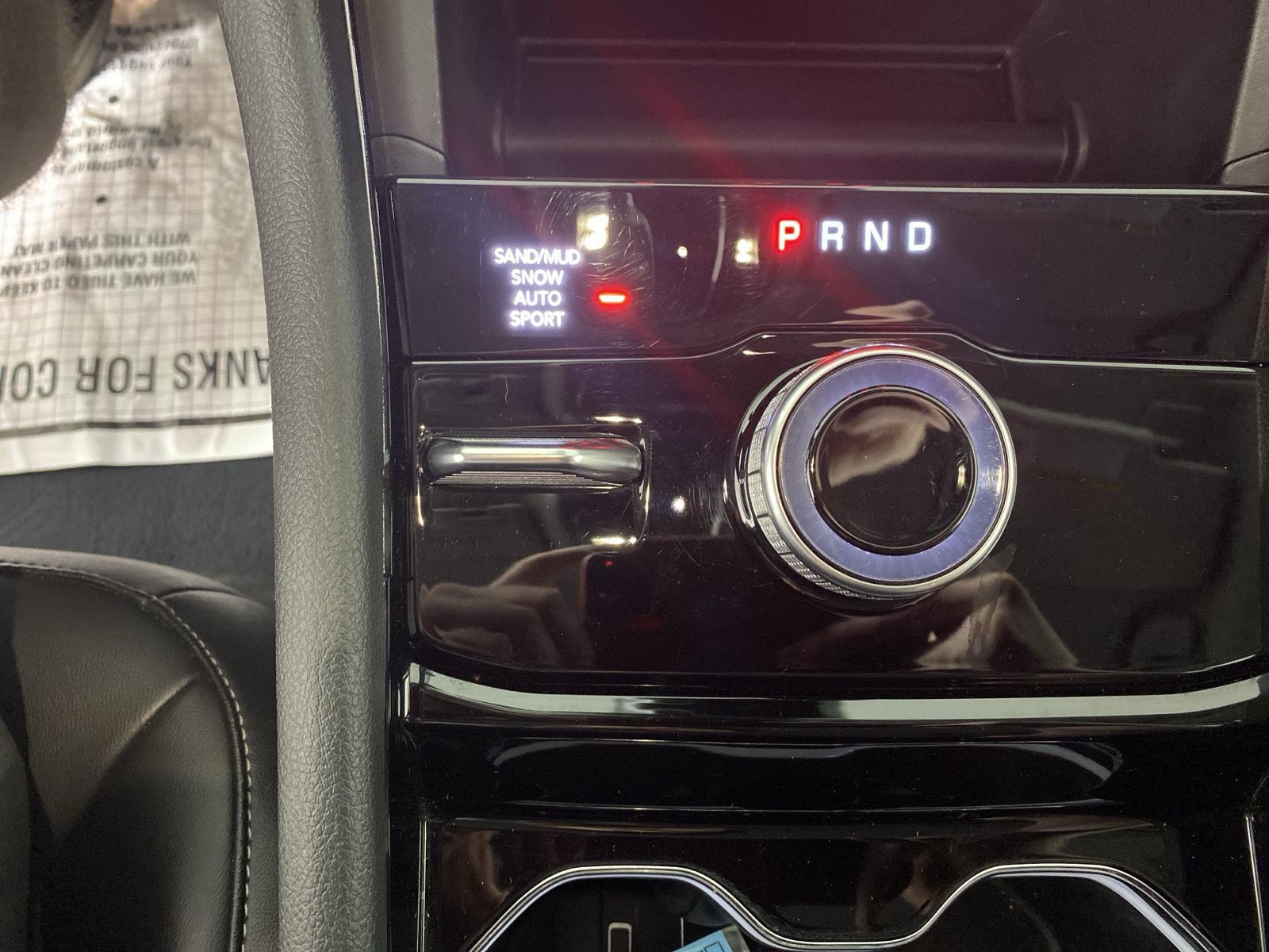 Used 2023  Jeep Limited image 22