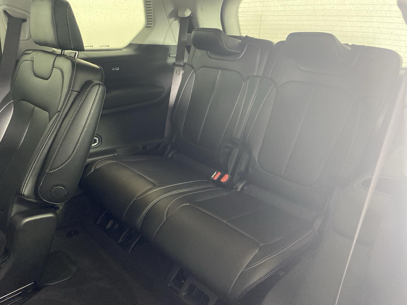 Used 2023  Jeep Limited image 26