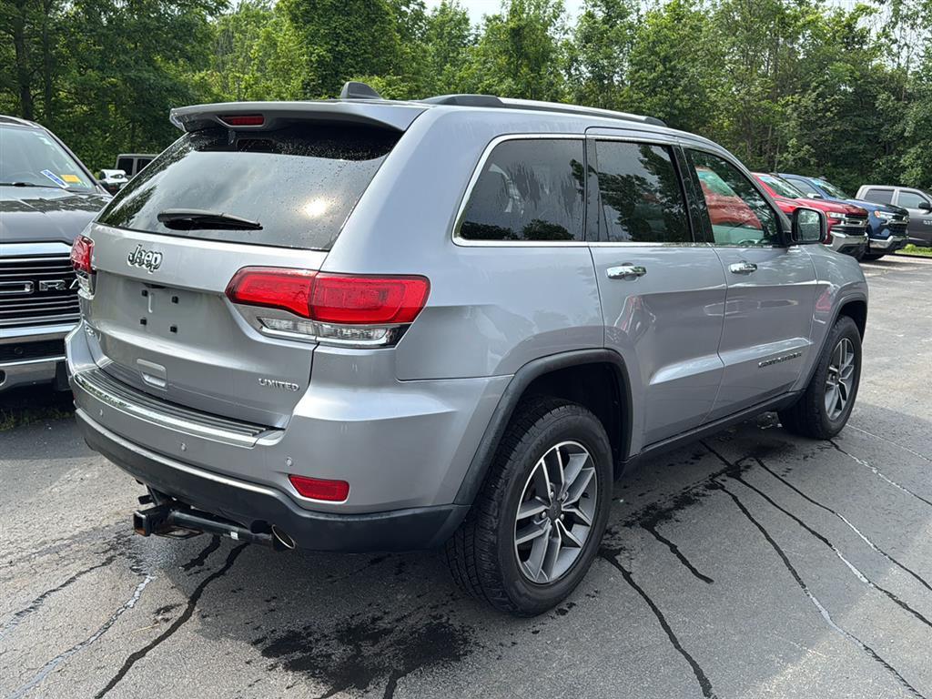 Used 2020 Billet Silver Metallic Clearcoat Jeep Limited image 3