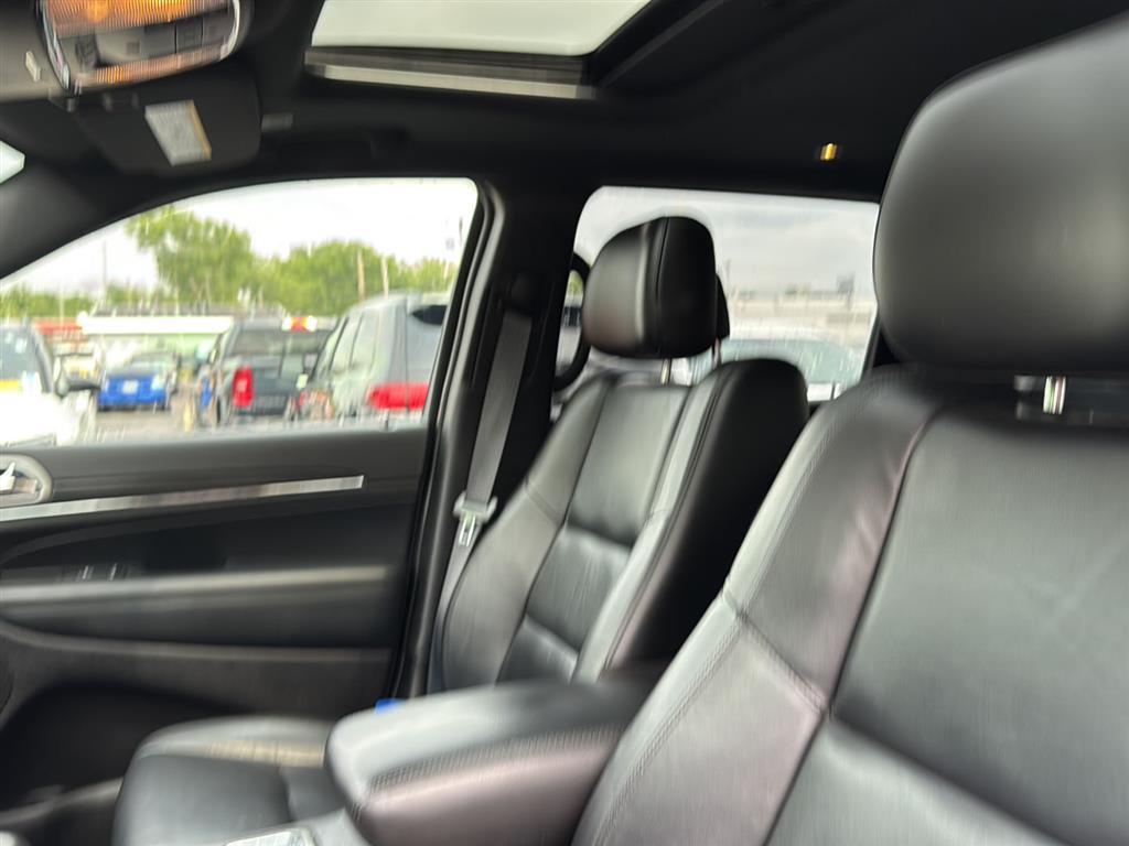 Used 2020 Billet Silver Metallic Clearcoat Jeep Limited image 2