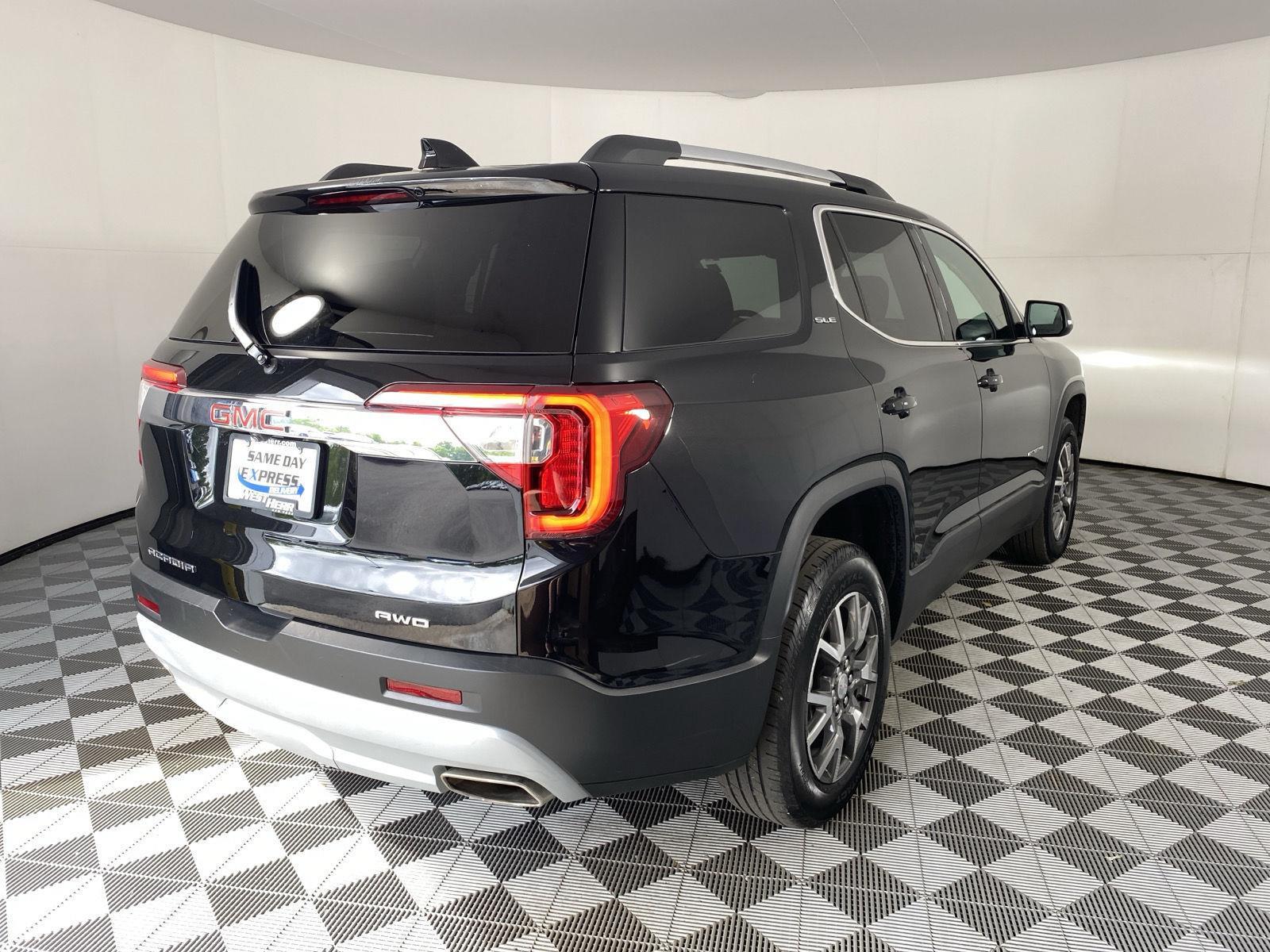 Used 2023 Ebony Twilight Metallic GMC SLE image 5