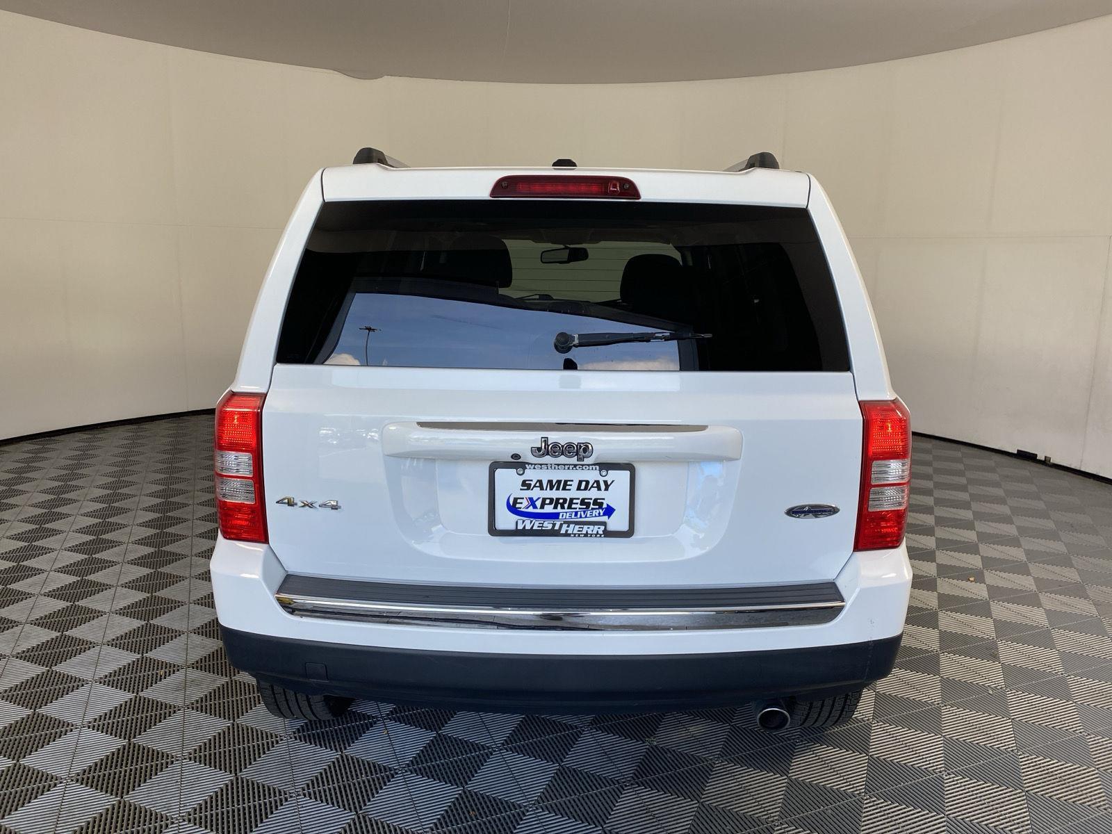 Used 2016 Bright White Clearcoat Jeep High Altitude Edition image 16