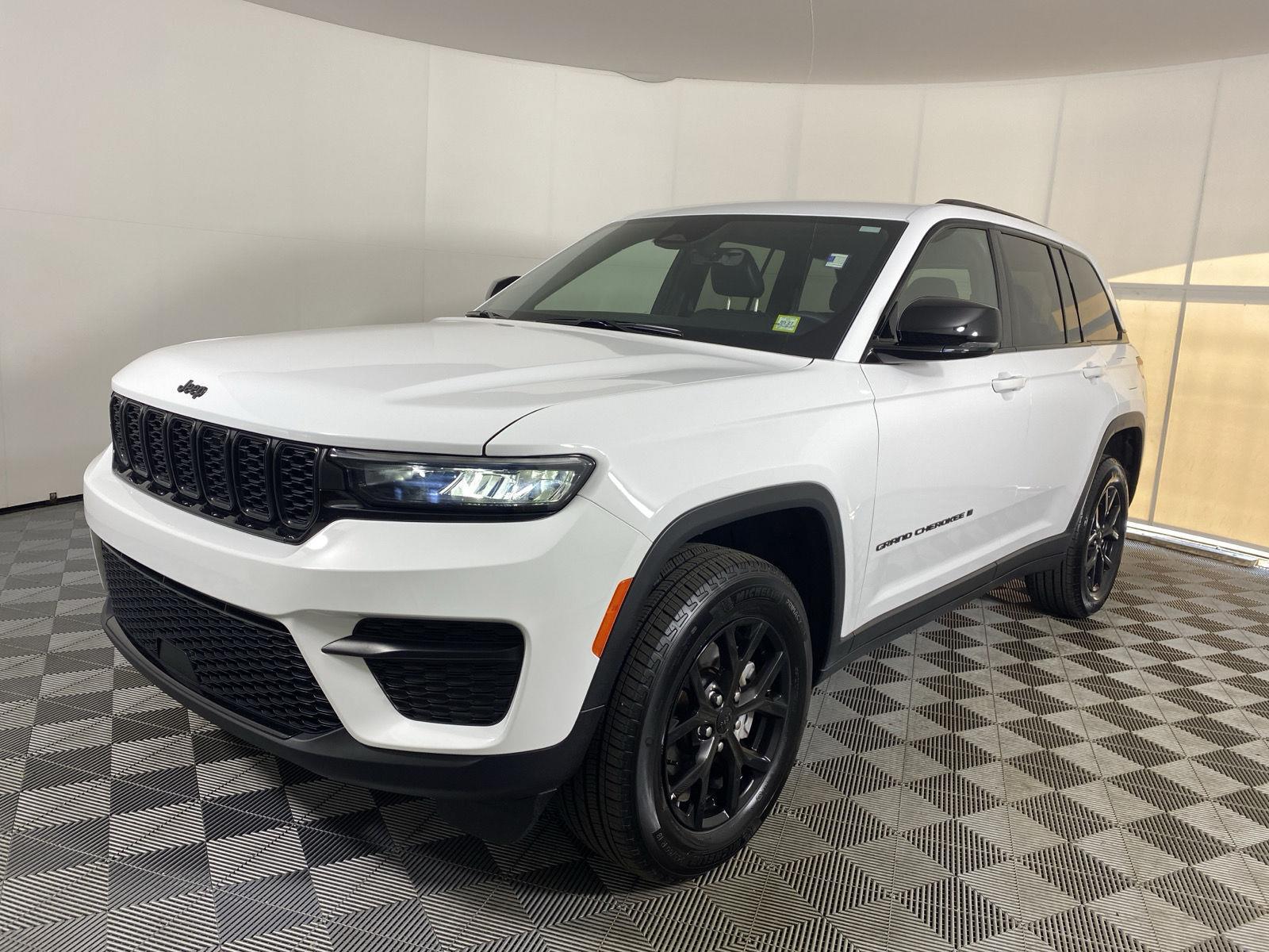 Certified Used 2025 Bright White Clearcoat Jeep Altitude image 11
