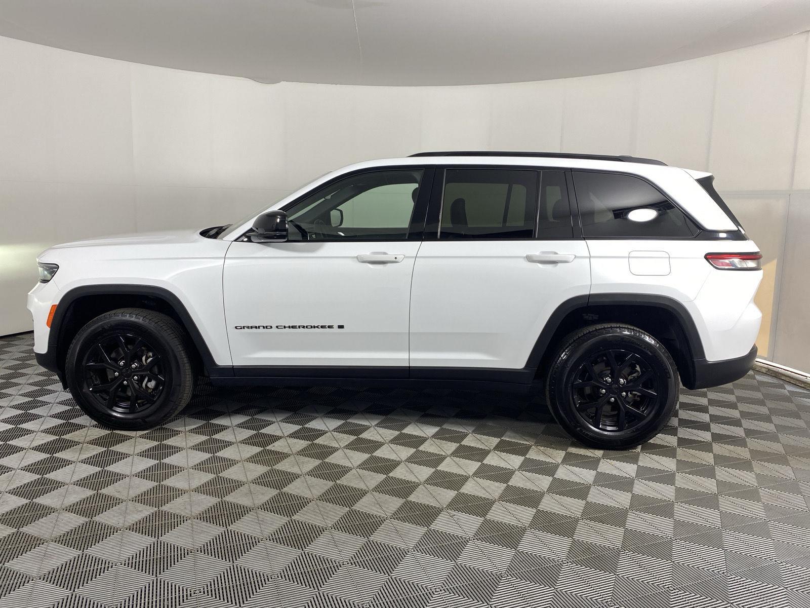 Certified Used 2025 Bright White Clearcoat Jeep Altitude image 13