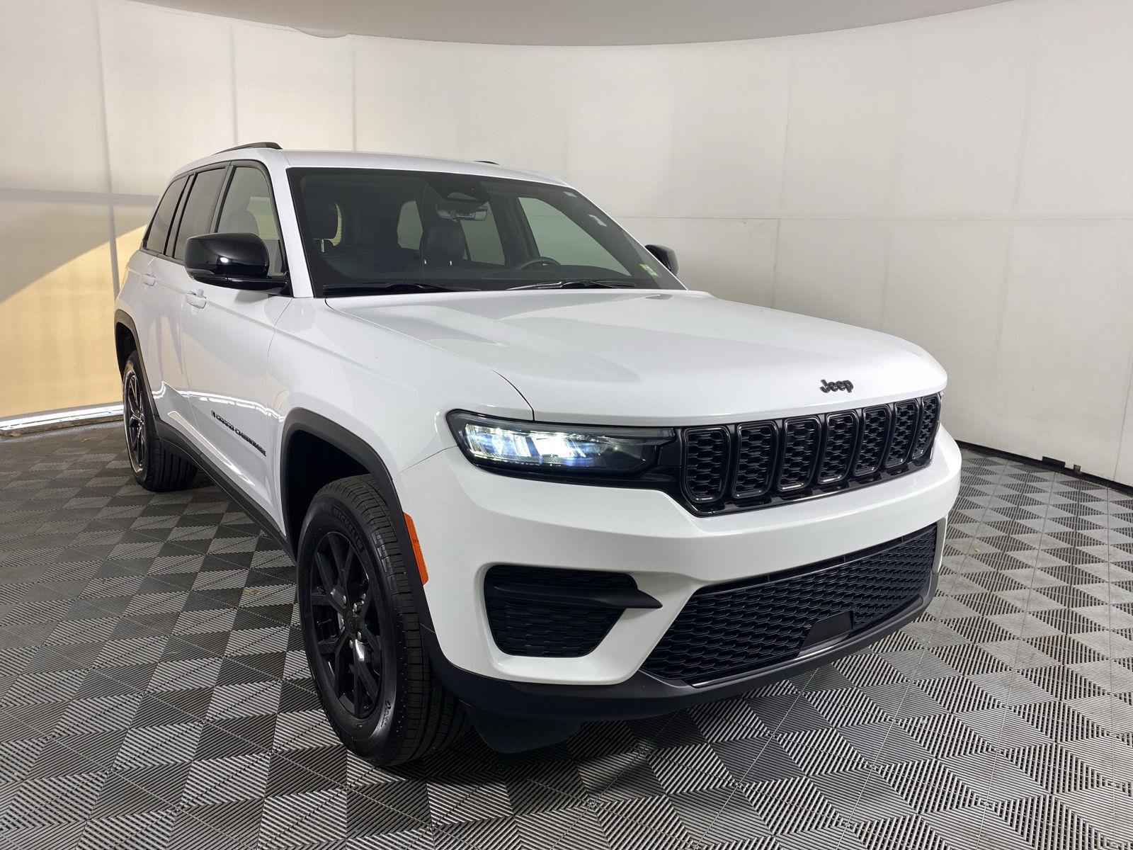 Certified Used 2025 Bright White Clearcoat Jeep Altitude image 19