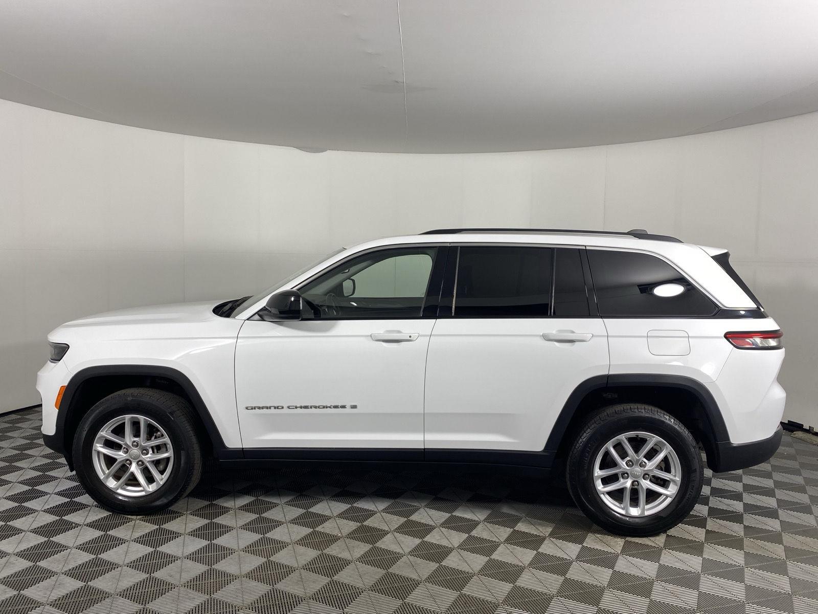 Used 2023 Bright White Clearcoat Jeep Laredo image 5