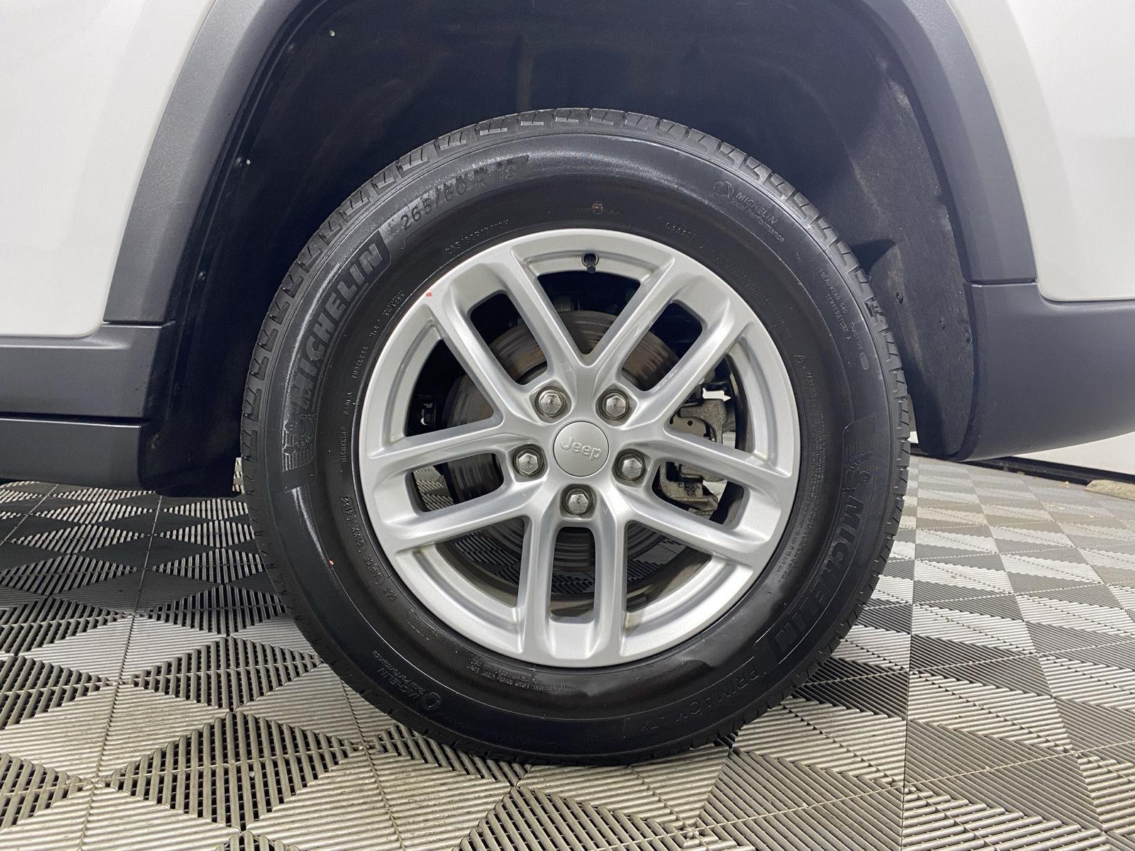Used 2023 Bright White Clearcoat Jeep Laredo image 6