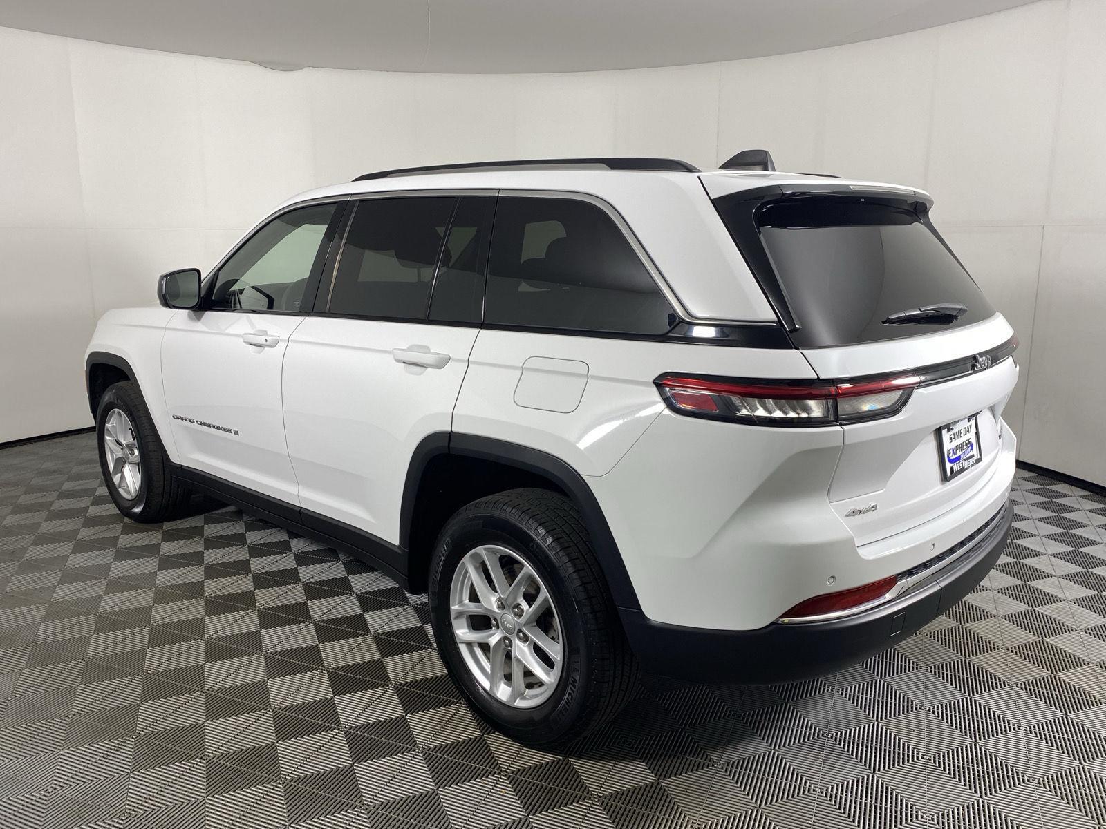 Used 2023 Bright White Clearcoat Jeep Laredo image 7