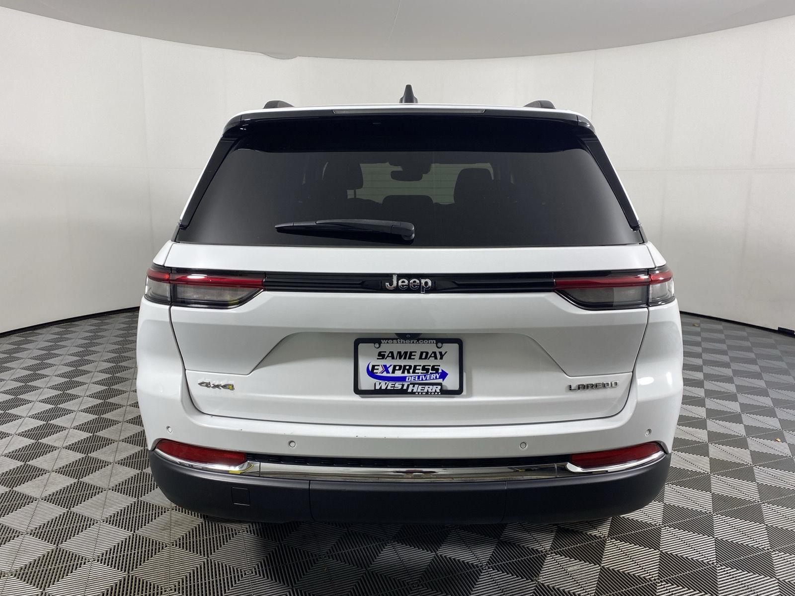 Used 2023 Bright White Clearcoat Jeep Laredo image 8