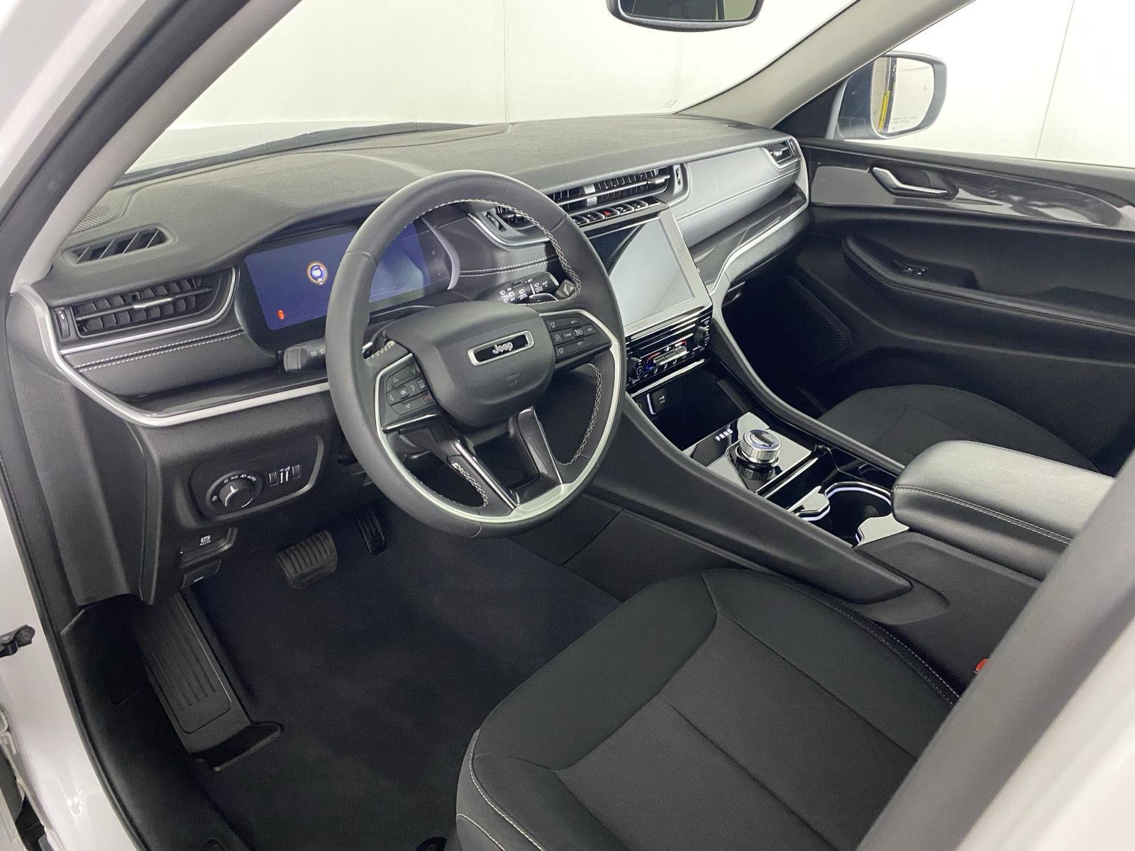 Used 2023 Bright White Clearcoat Jeep Laredo image 10