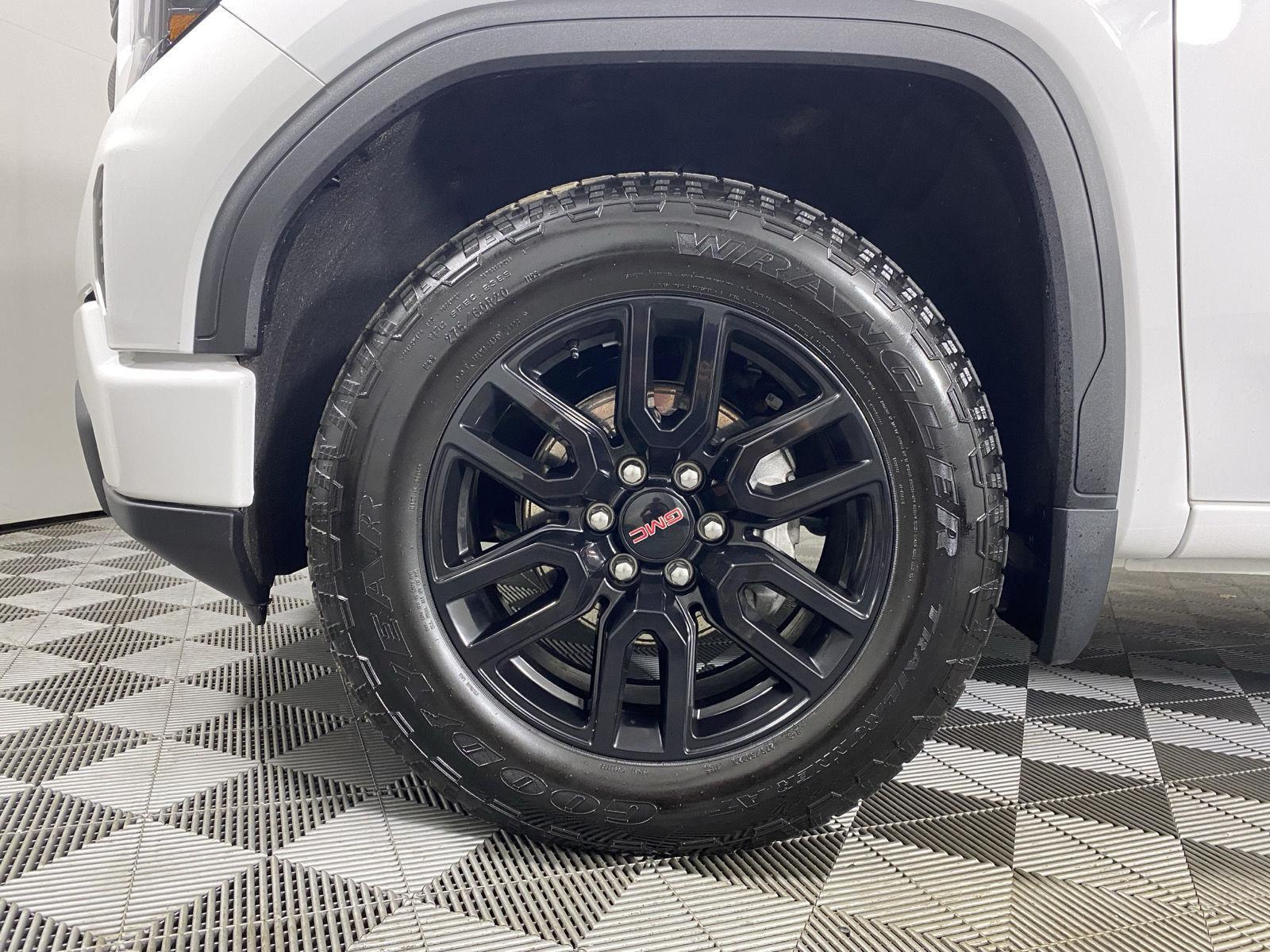 Used 2024 Summit White GMC Elevation image 5