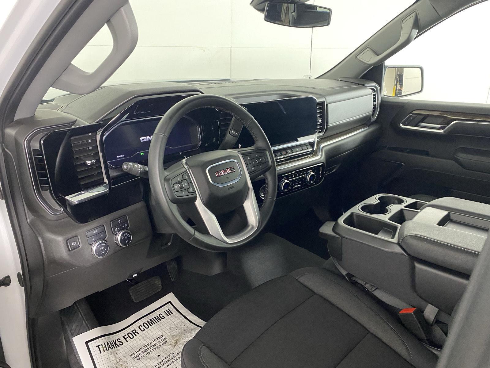 Used 2024 Summit White GMC Elevation image 9