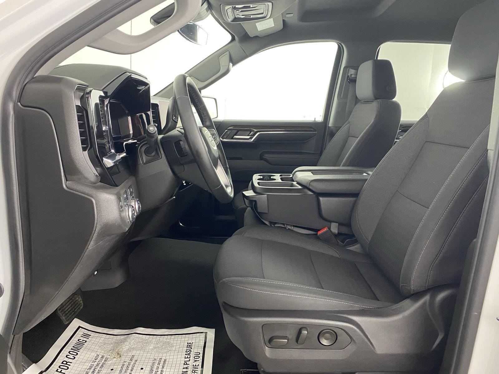 Used 2024 Summit White GMC Elevation image 10
