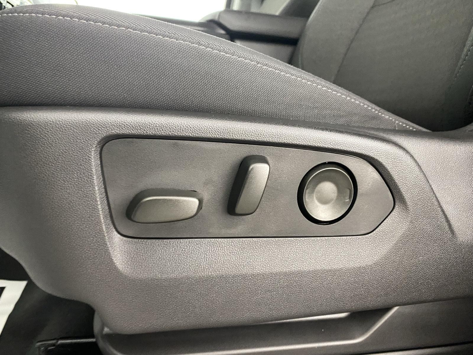 Used 2024 Summit White GMC Elevation image 11