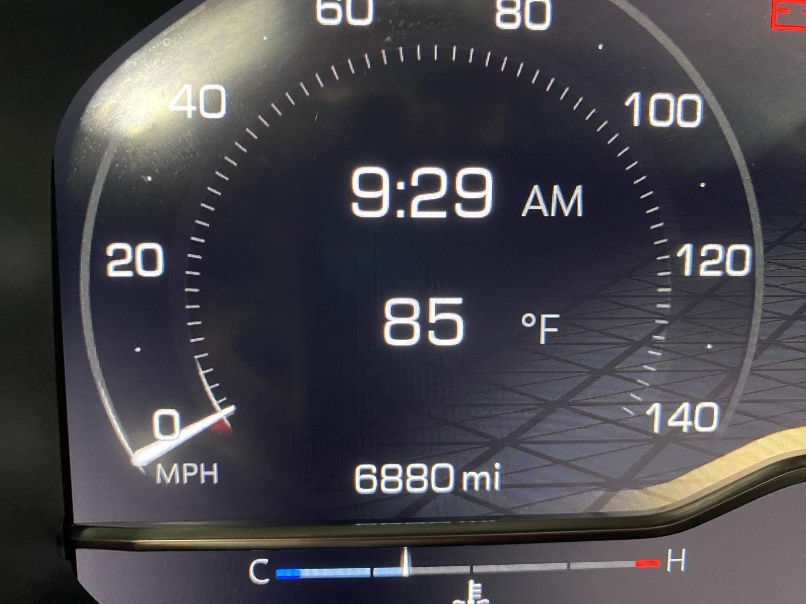 Used 2024 Summit White GMC Elevation image 17