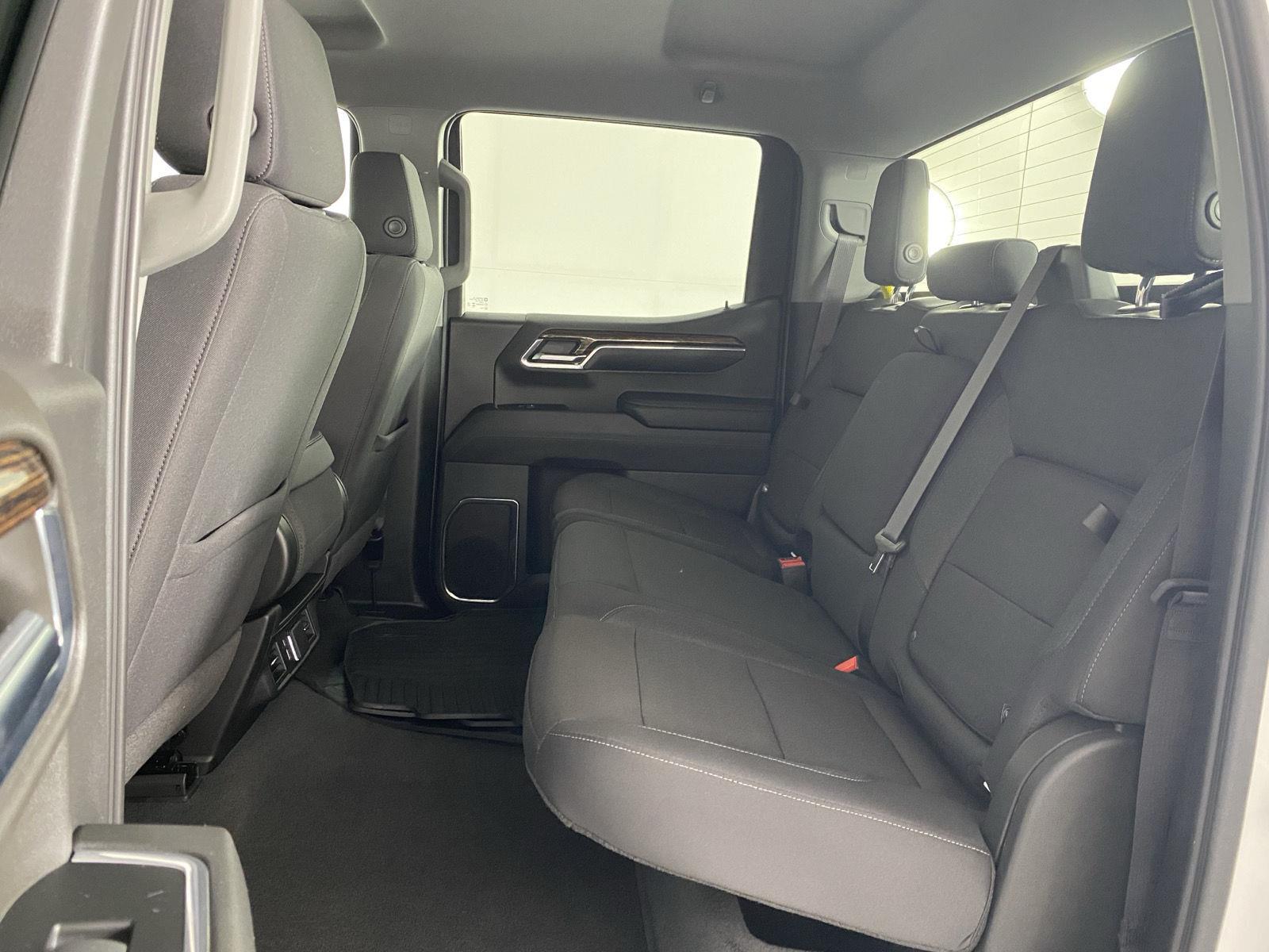 Used 2024 Summit White GMC Elevation image 24