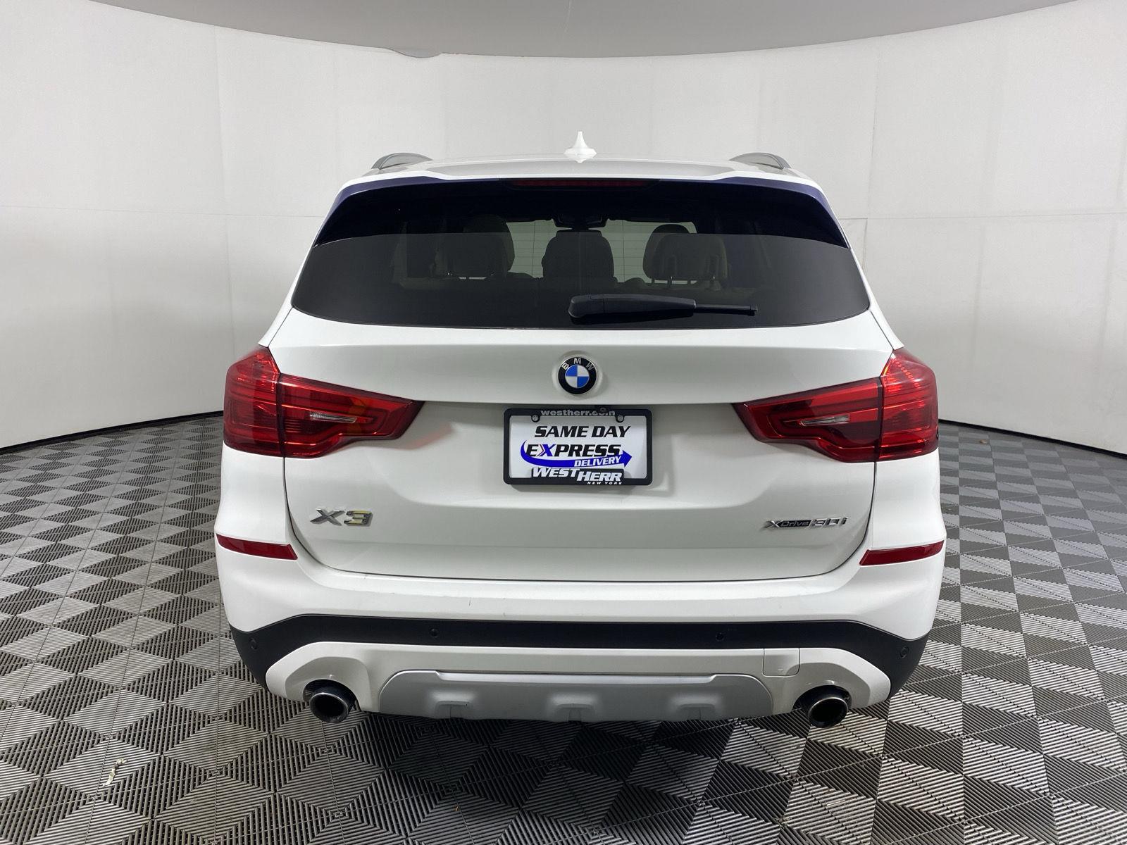 Used 2018 Alpine White BMW xDrive30i image 14