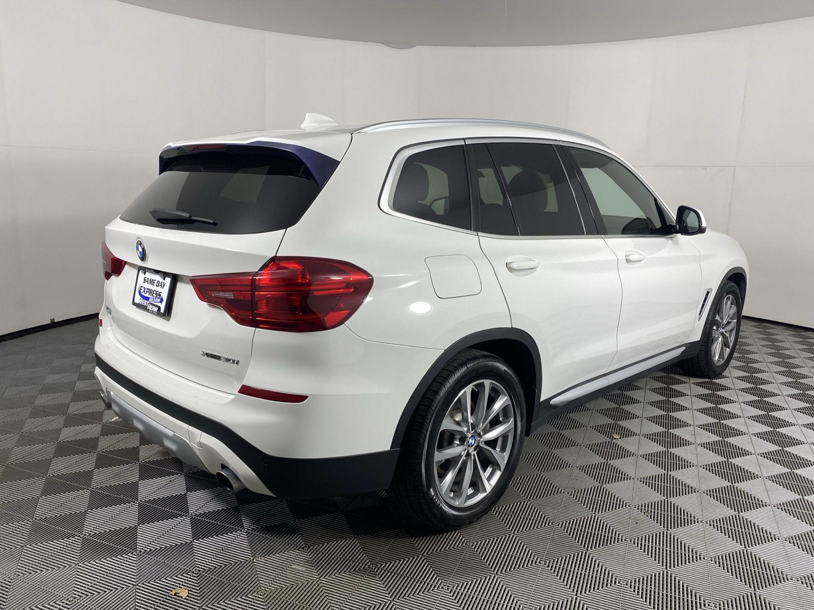 Used 2018 Alpine White BMW xDrive30i image 5