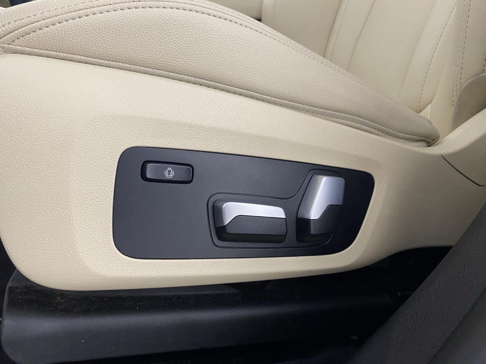 Used 2018 Alpine White BMW xDrive30i image 17
