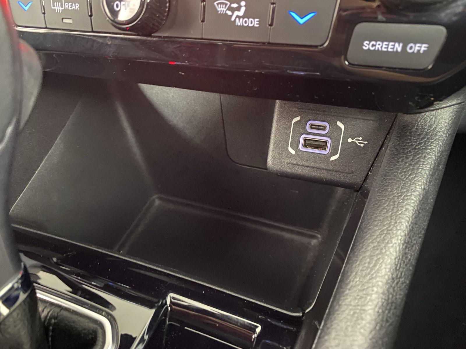 Used 2023 Diamond Black Crystal Pearlcoat Jeep Latitude image 22