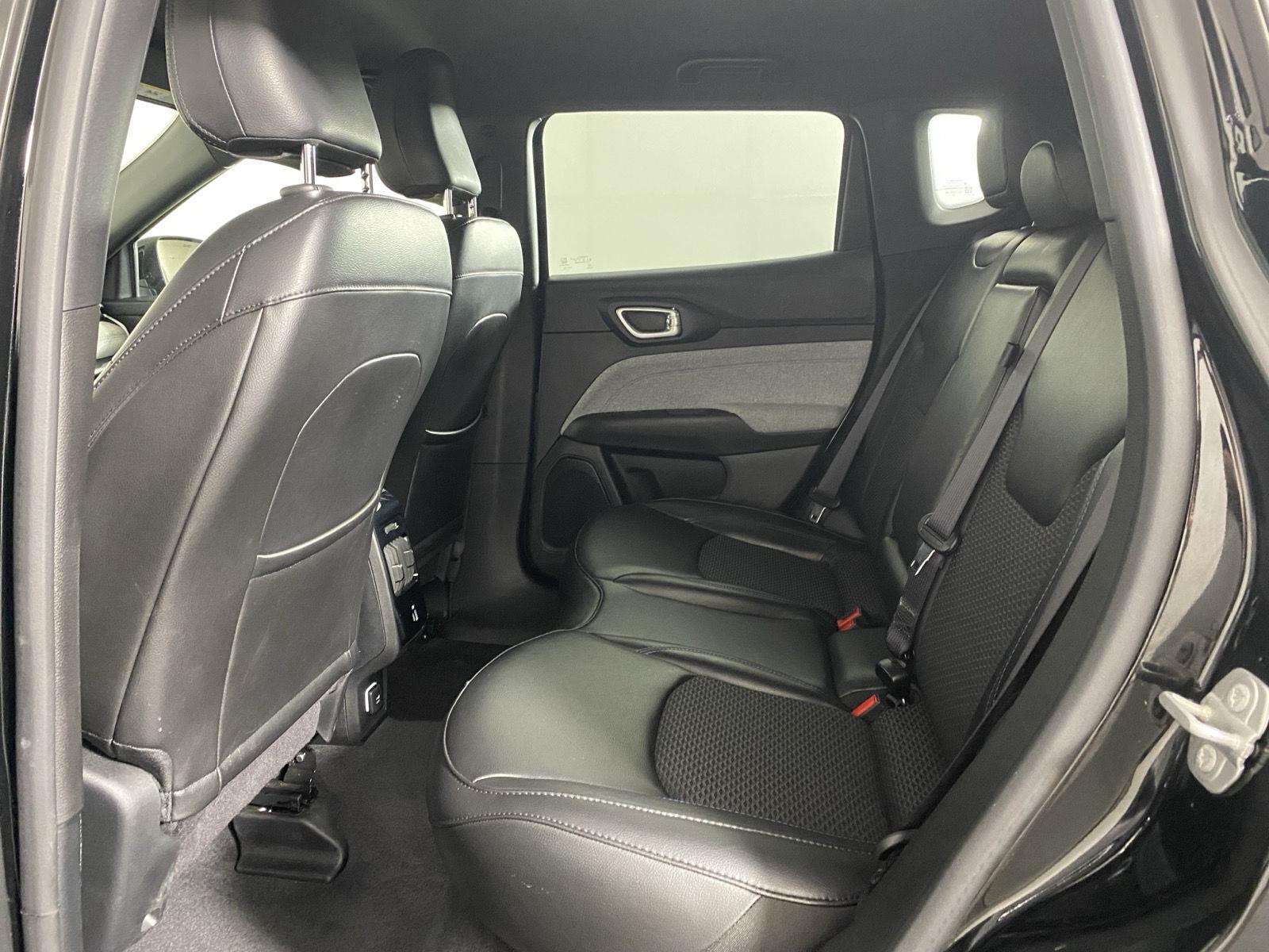 Used 2023 Diamond Black Crystal Pearlcoat Jeep Latitude image 25
