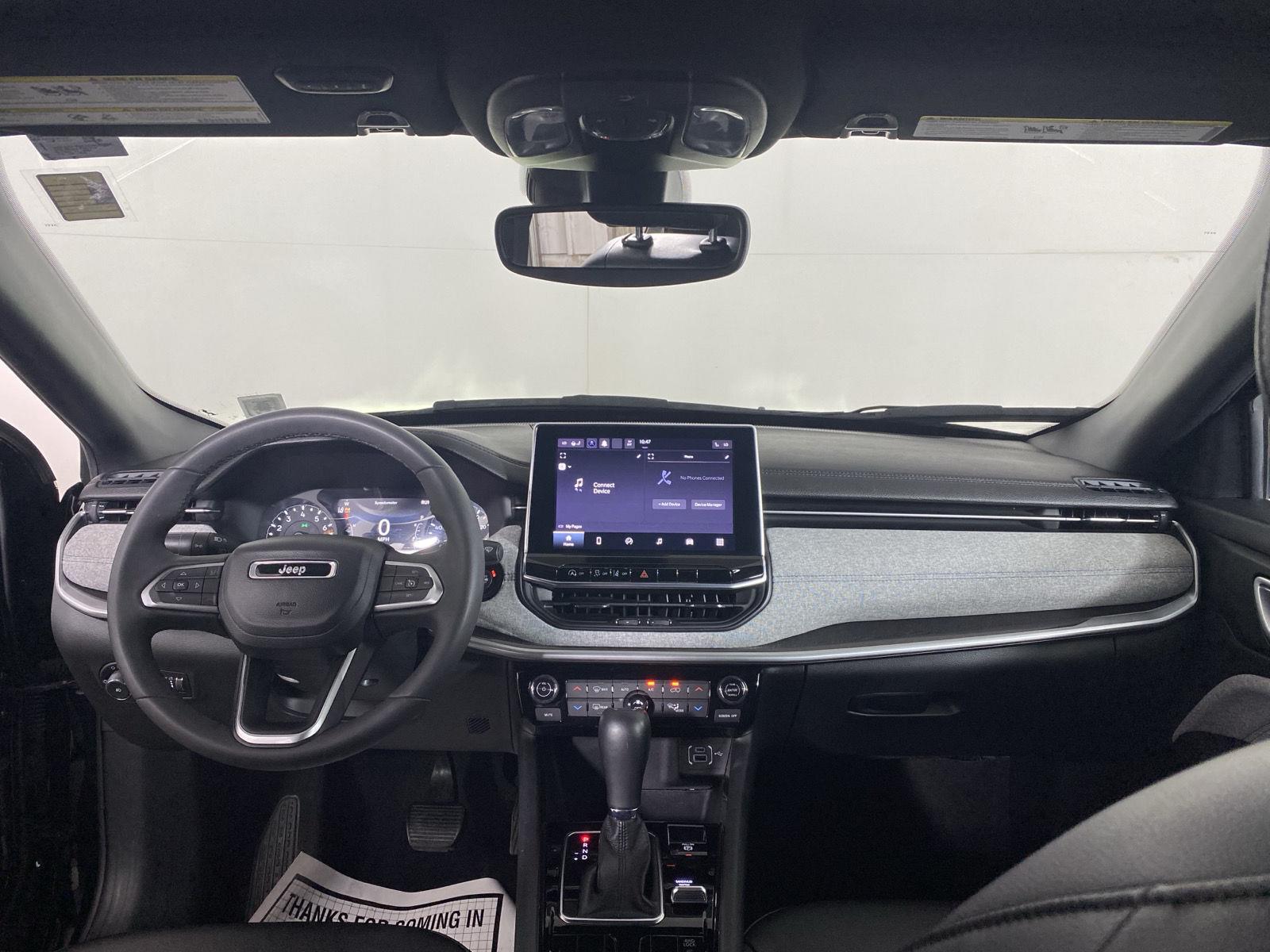 Used 2023 Diamond Black Crystal Pearlcoat Jeep Latitude image 26