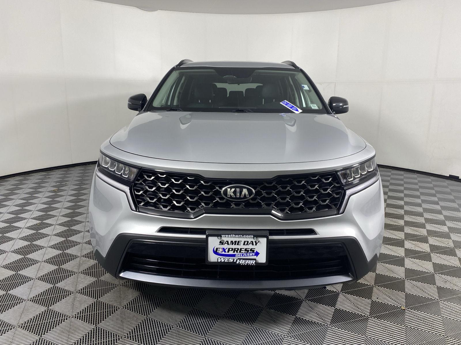 Used 2021 Sparkling Silver Kia S image 3
