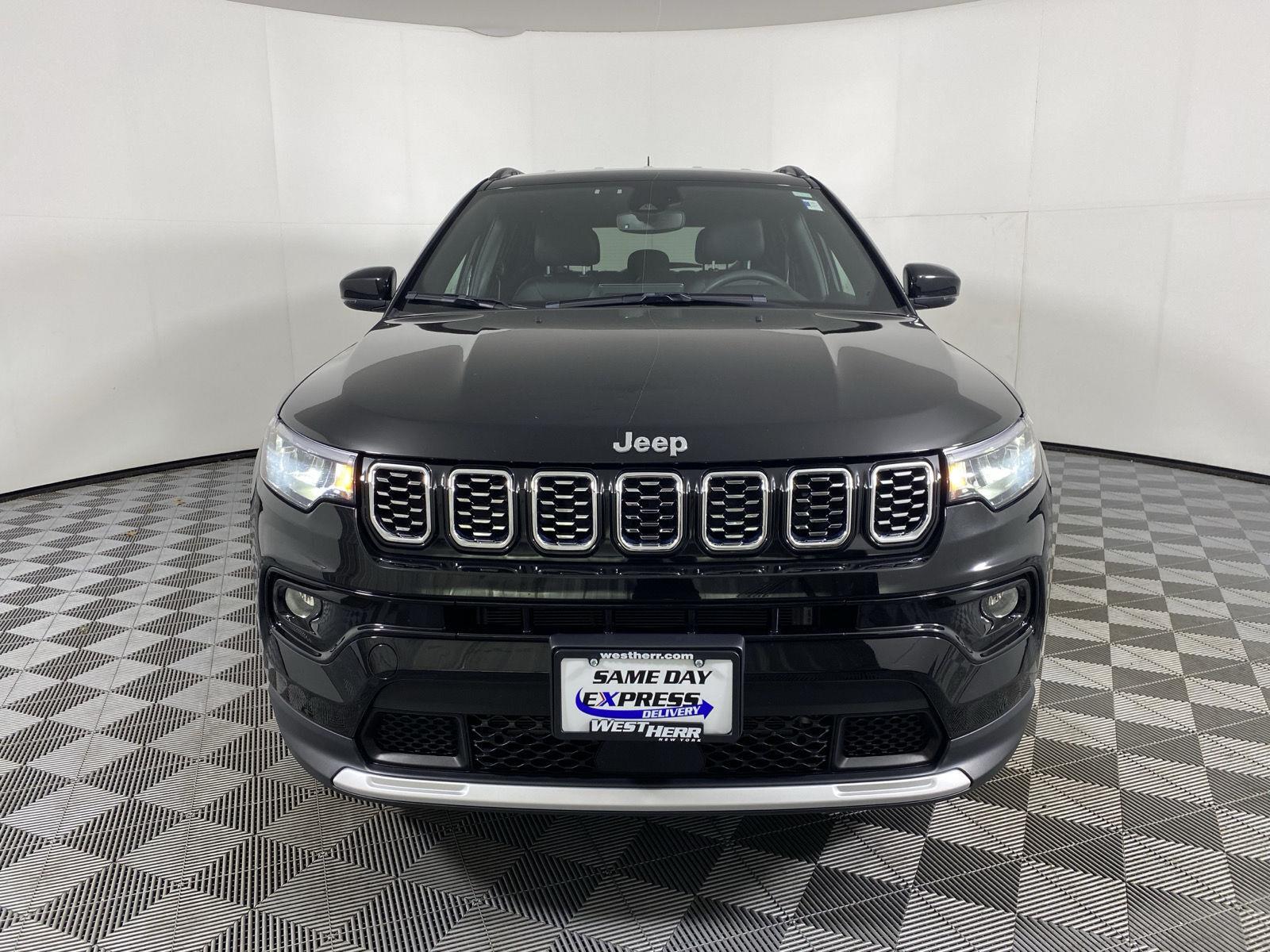 Used 2024 Diamond Black Crystal Pearlcoat Jeep Limited image 4