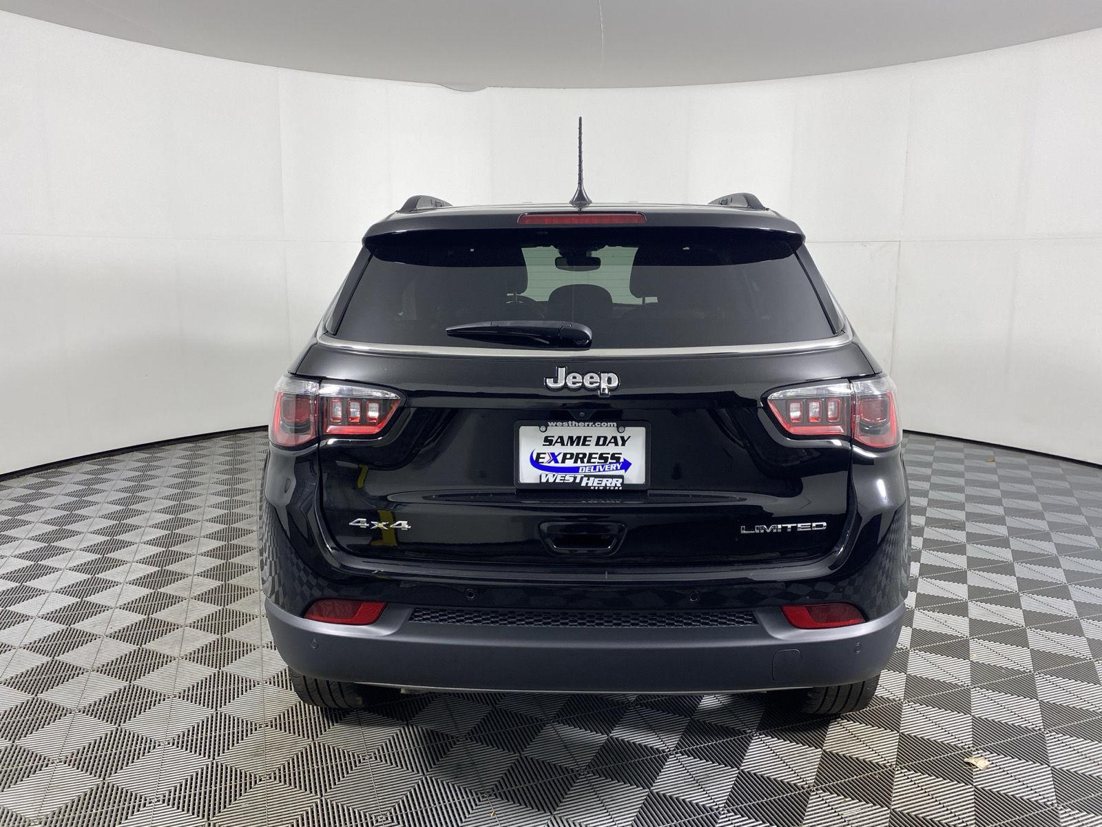 Used 2024 Diamond Black Crystal Pearlcoat Jeep Limited image 11