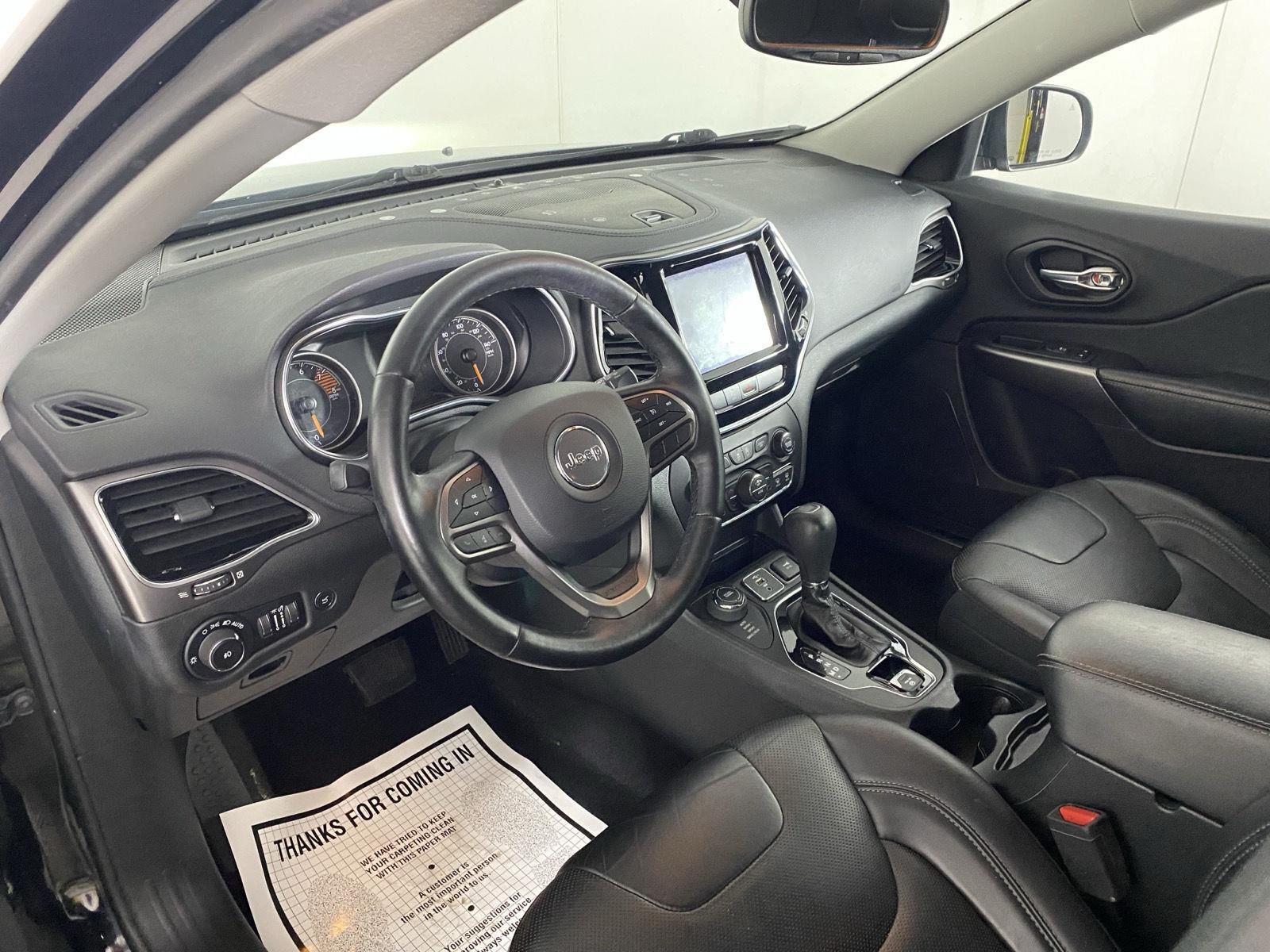 Used 2019 Diamond Black Crystal Pearlcoat Jeep Limited image 18