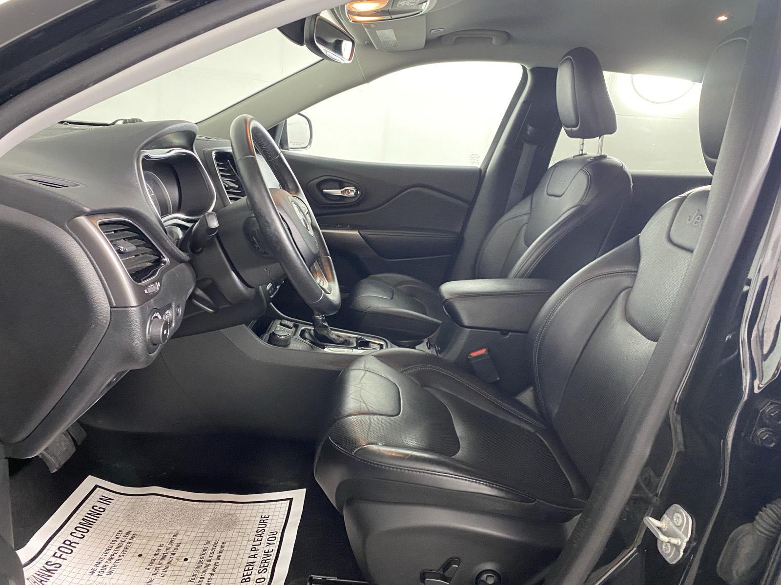 Used 2019 Diamond Black Crystal Pearlcoat Jeep Limited image 6