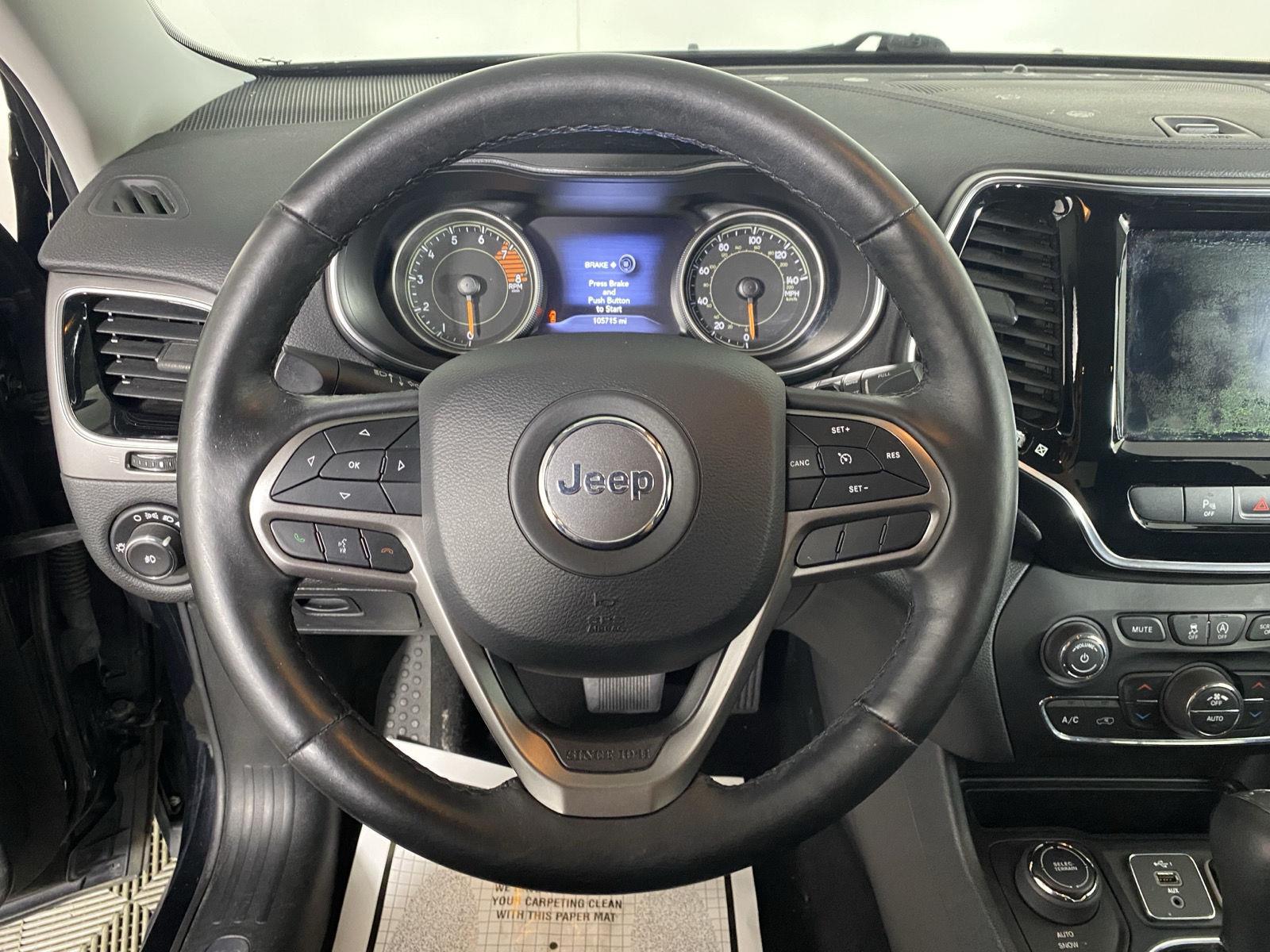 Used 2019 Diamond Black Crystal Pearlcoat Jeep Limited image 17